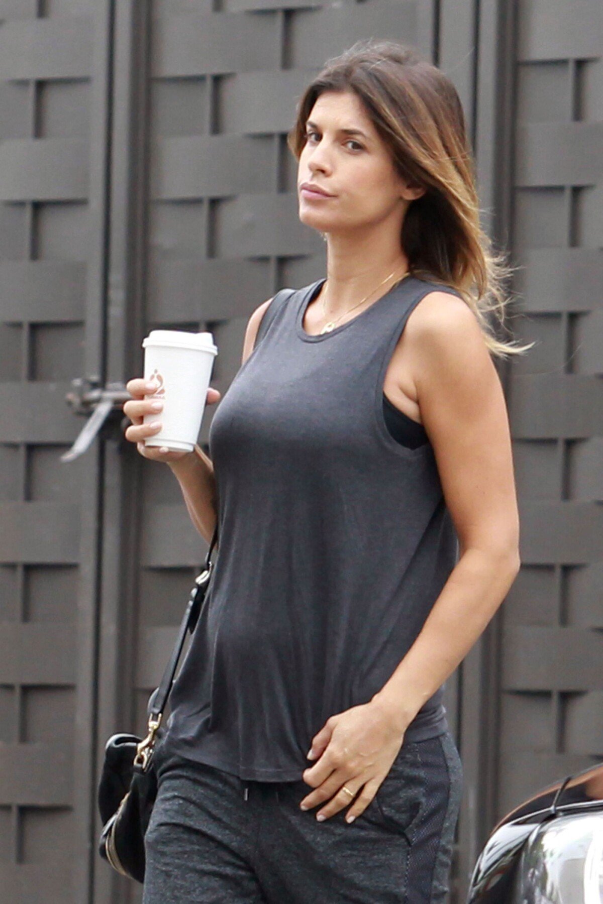 Photo : Exclusif - Elisabetta Canalis enceinte se rend à son cours de  pilates à Los Angeles, le 27 mai 2015. - Purepeople