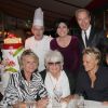 Exclusif - Le chef Jean-Yves Leuranguer, Liane Foly, Tony Gomez, Sophie Davant Catherine Lara, Muriel Robin et sa compagne Anne Le Nen, lors du 70e anniversaire de Catherine Lara au Fouquet's à Paris le 30 mai 2015.