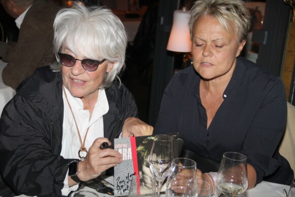 Exclusif - Catherine Lara et Muriel Robin, lors du 70e anniversaire de Catherine Lara au Fouquet's à Paris le 30 mai 2015.