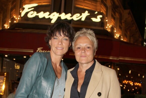 Exclusif - Muriel Robin et sa compagne Anne Le Nen, lors du 70e anniversaire de Catherine Lara au Fouquet's à Paris le 30 mai 2015.