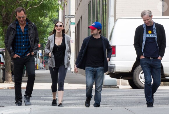 Daniel Radcliffe et sa compagne Erin Darke se promènent avec Will Arnett à New York, le 5 juin 2015.