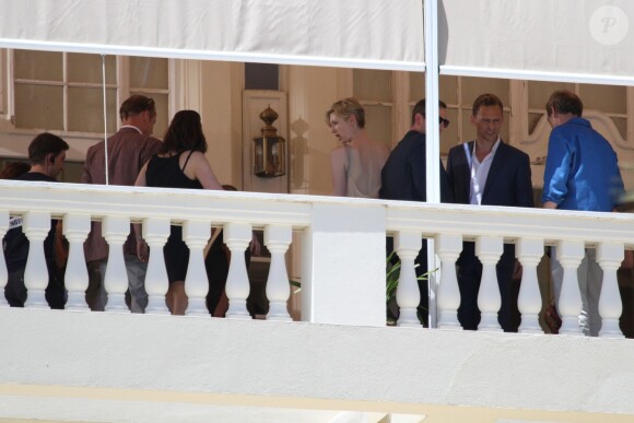 Exclusif - L'actrice Elizabeth Debicki donne la réplique à Hugh Laurie - Tournage de la série "The night manager" à Majorque en Espagne le 5 juin 2015. 