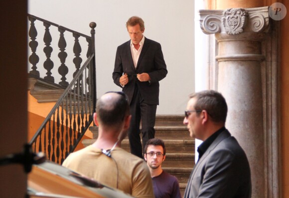 Exclusif - Hugh Laurie, élégant - Tournage de la série "The night manager" à Majorque en Espagne le 5 juin 2015. 