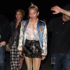 Miley Cyrus et ses amis arrivent au concert de Lana Del Rey au Hollywood Bowl de Los Angeles, le 18 mai 2015