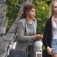  Sofia Richie (la petite soeur de Nicole Richie) et son petit-ami Jake Andrews sont all&eacute;s d&eacute;jeuner avec des amis chez Fred Segal &agrave; West Hollywood, le 9 juin 2015.&nbsp;  