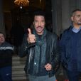  Lionel Richie se prom&egrave;ne dans les rues de Londres sous la pluie. Le 3 avril 2015&nbsp;  