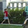 Nicole Richie emmène sa fille Harlow chez des amis à Beverly Hills, le 4 mai 2015. 