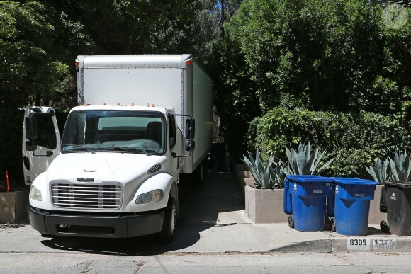 Exclusif - Un camion de déménagement devant le domicile de Nicole Richie et Joel Madden à Los Angeles. Selon certaines rumeurs le couple serait en pleine séparation.. Le 1er mai 2015 