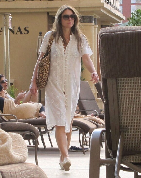 Exclusif Elizabeth Hurley (Liz Hurley) et son fils Damian, accompagnee de son fiance Shane Warne et de sa fille Summer en vacances dans un hotel a Las Vegas, le 6 juillet 2013. 