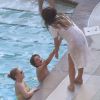 Exclusif Elizabeth Hurley (Liz Hurley) et son fils Damian, accompagnee de son fiance Shane Warne et de sa fille Summer en vacances dans un hotel a Las Vegas, le 6 juillet 2013.  