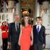 Elizabeth Hurley, Patrick Cox et Damian à l'hôtel Mandarin à Londres, le 24 mars 2015