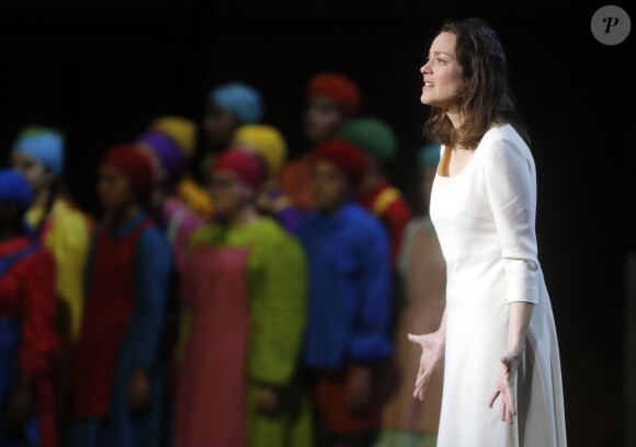 Marion Cotillard dans la pièce "Jeanne d'Arc au bucher" à New York le 10 juin 2015.