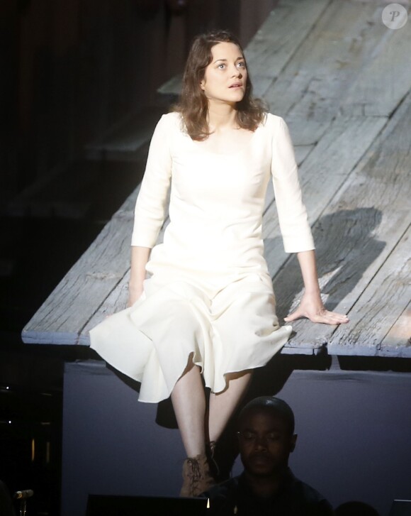 Marion Cotillard dans la pièce "Jeanne d'Arc au bucher" à New York le 10 juin 2015.