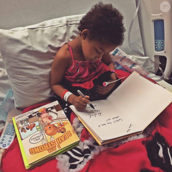 Devon Still et sa petite fille Leah - photo publiée sur le compte Instagram de la star NFL le 19 mai 2015