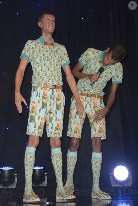 Stromae inaugure leur double de cire au Musée Grévin à Paris le 12 octobre 2014.