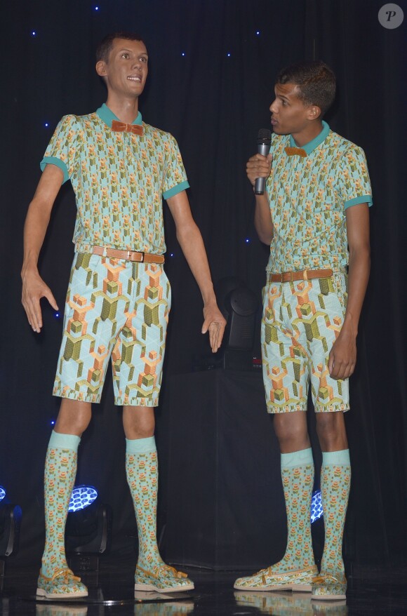 Stromae inaugure leur double de cire au Musée Grévin à Paris le 12 octobre 2014.