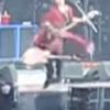 Dave Grohl chute de scène à Göteborg et se casse la jambe - 12 juin 2015