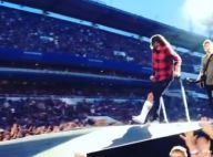Dave Grohl (Foo Fighters) chute de scène : La jambe cassée, il finit le show !