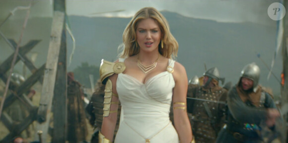 Kate Upton incarne une Athena sulfureuse pour le jeu sur mobile Game of War - Fire Age. Novembre 2014.