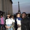 Mariah Carey à la tour Eiffel avec ses enfants Monroe et Moroccan à Paris, le 8 juin 2015. 