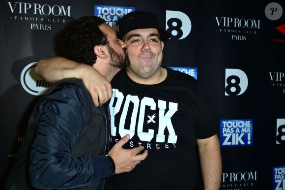 Cyril Hanouna et le DJ Tefa lors du showcase à l'occasion de la sortie du disque TPMZ - Touche Pas à ma Zik au VIP Room à Paris, le 12 juin 2015.
