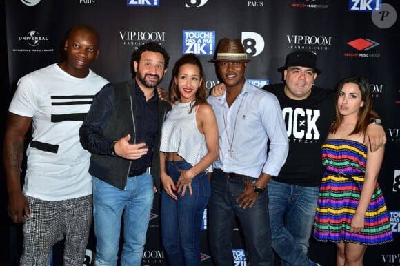 Youssoupha, Cyril Hanouna, Kevin Lyttle, et le Dj Tefa, lors du showcase à l'occasion de la sortie du disque TPMZ - Touche pas à ma Zik au VIP Room à Paris, le 12 juin 2015.