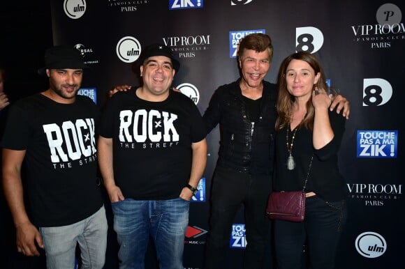 Le Dj Moox, le Dj Tefa, Igor Bogdanov et Daniela Lumbroso, lors du showcase à l'occasion de la sortie du disque TPMZ - Touche pas à ma Zik au VIP Room à Paris, le 12 juin 2015.