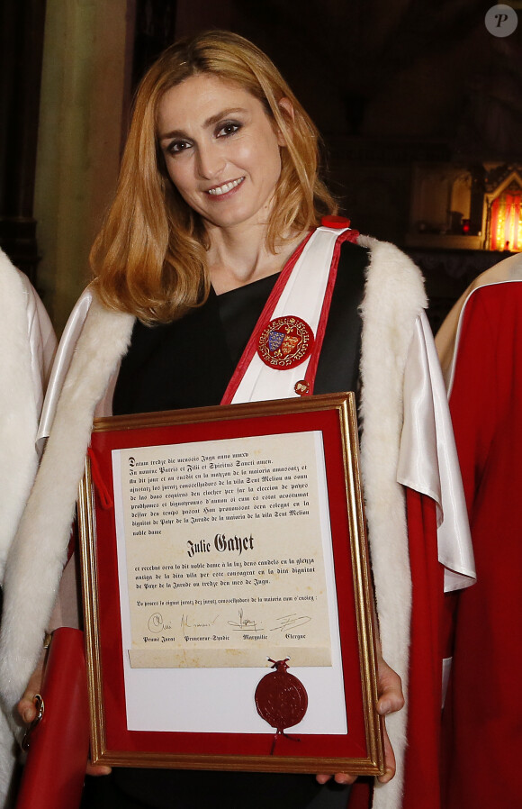 Julie Gayet intronisée ambassadrice des vins de Saint-Emilion par la Confrérie de la Jurade le 13 juin 2015.