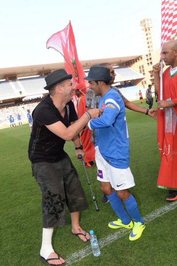 Michaël Youn et Jamel Debbouze lors du Charity Football Game au Grand Stade de Marrakech, le 14 juin 2015