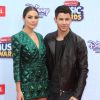Nick Jonas et sa petite-amie Olivia Culpo - Cérémonie des Disney Music Awards à Los Angeles, le 25 avril 2015.  