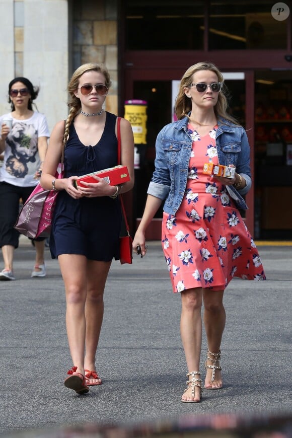 Exclusif - Reese Witherspoon et sa fille Ava Philippe à Venice Beach, Los Angeles le 7juin 2015.