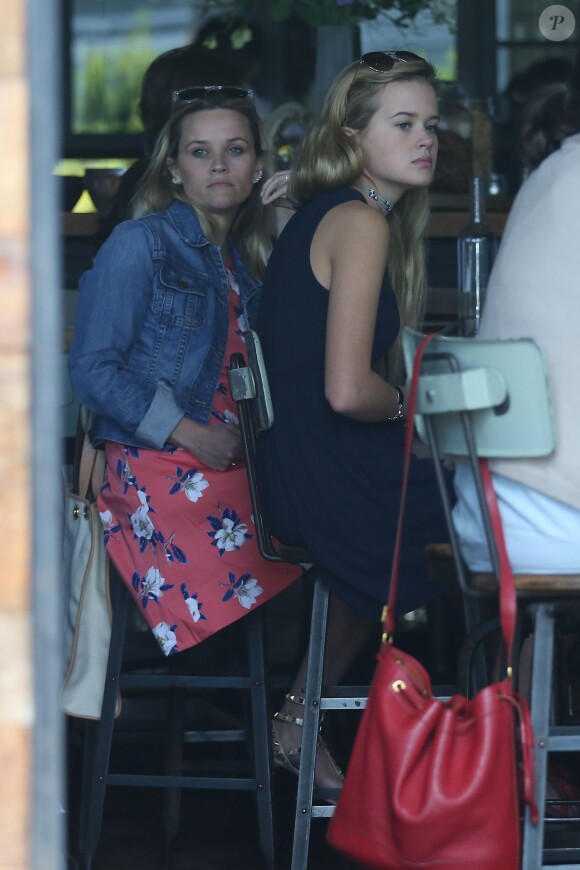 Exclusif - Reese Witherspoon et sa fille Ava Philippe à Venice Beach, Los Angeles le 7juin 2015.