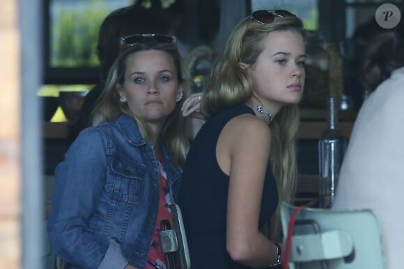 Exclusif - Reese Witherspoon et sa fille Ava Philippe déjeunent à Venice Beach, Los Angeles le 7juin 2015.