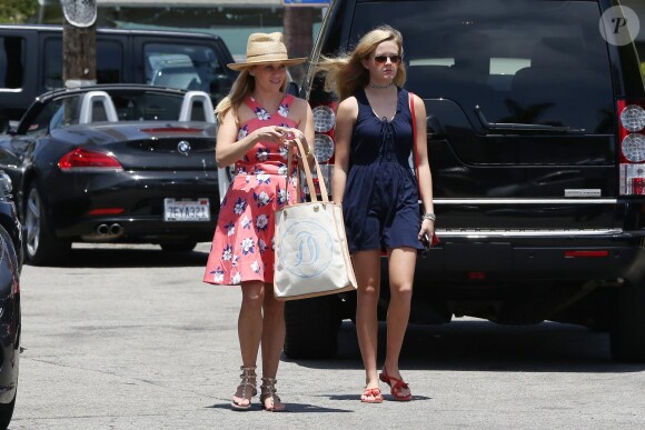 Exclusif - Reese Witherspoon et sa fille Ava Philippe à Venice Beach, Los Angeles le 7juin 2015.