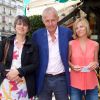 No Web Patrick Poivre d'Arvor et ses filles Dorothée et Morgane, au restaurant Les deux magots à Paris, en juin 2015.