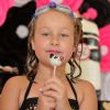 Tori Spelling et son mari Dean McDermott ont organisé le septième anniversaire de leur fille Stella à Los Angeles. La fête était sur le thème du panda avec un gâteau d'un mètre de haut de la Sugar Pearl Bakery. Stella et Tori ont organisé tout le reste de la fête y compris des ateliers coiffure pour les cheveux des enfants et un Karaoke. Le 15 juin 2015.