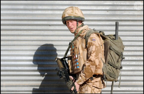 Le prince Harry avec l'armée britannique en Afghanistan en février 2008