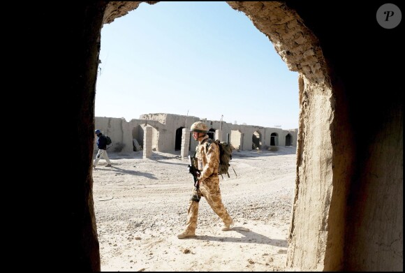 Le prince Harry avec l'armée britannique en Afghanistan en février 2008