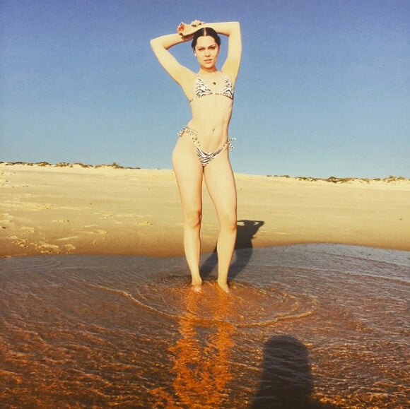 Jessie J poste une photo d'elle sur Instagram à la plage le 18 juin au Portugal.