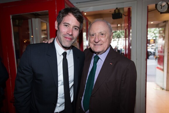 Exclusif - Jalil Lespert et Pierre Bergé - Jalil Lespert est décoré Chevalier dans l'Ordre des Arts et des Lettres par Yannick Bolloré lors d'une cérémonie organisée au cinéma Mac Mahon à Paris, le 9 juin 2015.