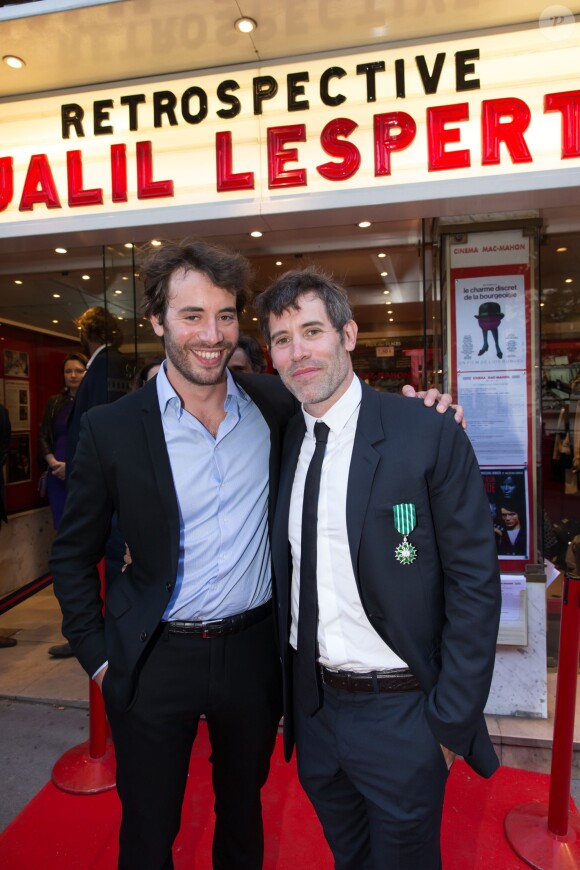 Exclusif - Jalil Lespert et son frère Yannis Lespert - Jalil Lespert est décoré Chevalier dans l'Ordre des Arts et des Lettres par Yannick Bolloré lors d'une cérémonie organisée au cinéma Mac Mahon à Paris, le 9 juin 2015