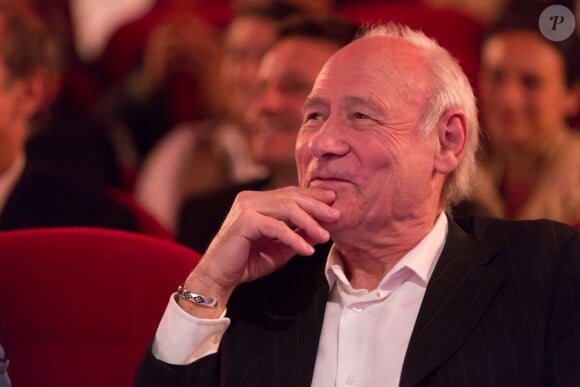 Exclusif - Jean Lespert (le père de Jalil Lespert) - Jalil Lespert est décoré Chevalier dans l'Ordre des Arts et des Lettres par Yannick Bolloré lors d'une cérémonie organisée au cinéma Mac Mahon à Paris, le 9 juin 2015.