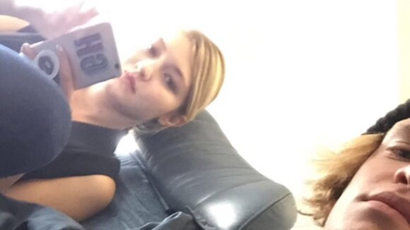 Gigi Hadid coincée avec son ex, Cody Simpson, dans un avion...