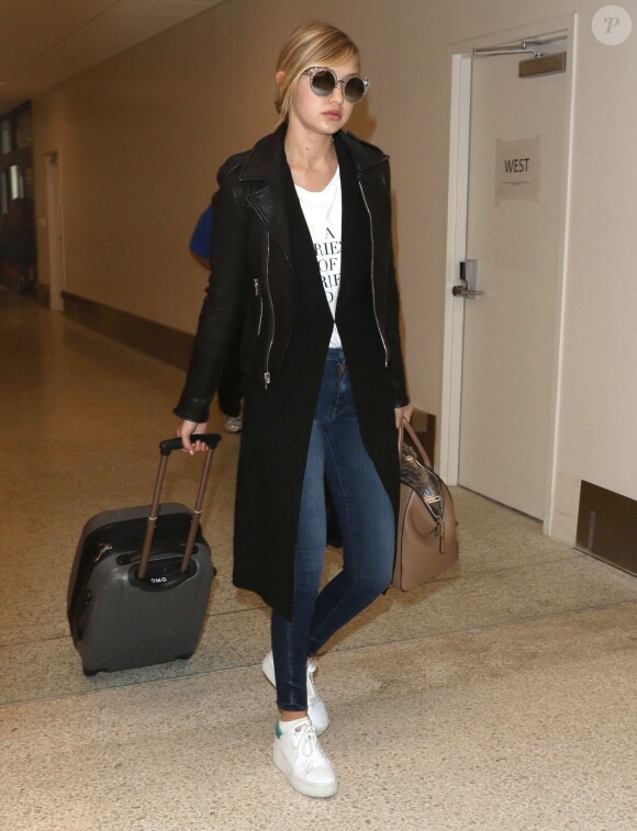 Gigi Hadid à l'aéroport de Toronto le 22 juin 2015.
