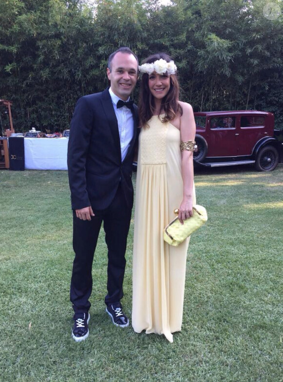 Andrés Iniesta et sa femme au mariage de Pedro et Carolina Martin le 20 juin 2015 à Cabrera de Mar (Barcelone). 
