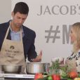 Novak Djokovic donne un cours de cuisine, le 25 juin 2015 à Londres