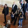 Johnny Hallyday, Laeticia, Jade, Joy et Elyette Boudou, la grand-mère de Laeticia, arrivent à l'aéroport Paris Charles de Gaulle le 26 juin 2015.