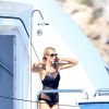 Paris Hilton pendant ses vacances dans les Baléares au large de Formentera le 9 juin 2015.