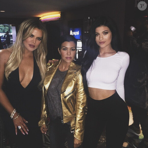 Khloé, Kourtney Kardashian et Kylie Jenner assistent à l'anniversaire de Khloé Kardashian (31 ans) au Pinz Bowling Center. Los Angeles, le 27 juin 2015.