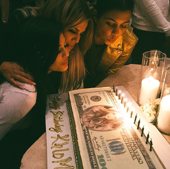 Kylie Jenner, Khloé et Kourtney Kardashian fêtent l'anniversaire de Khloé Kardashian (31 ans) au Pinz Bowling Center. Los Angeles, le 27 juin 2015.